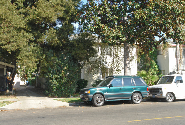 14221 Sylvan St in Van Nuys, CA - Building Photo - Building Photo