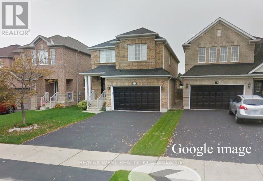 11 Rockrose Dr in Brampton, ON - Building Photo