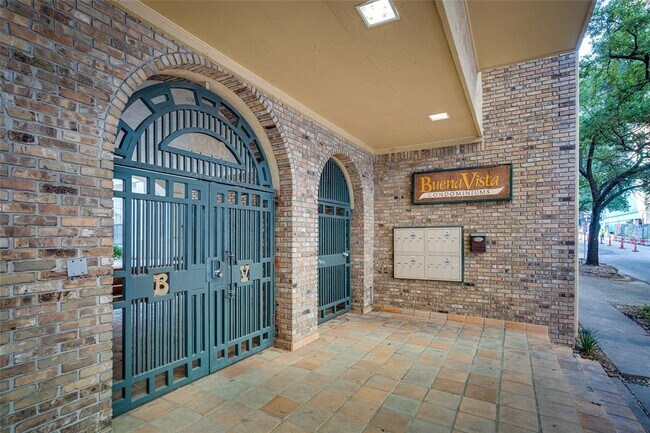 1908 San Antonio St in Austin, TX - Foto de edificio - Building Photo