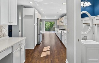7450 SW 17th Dr in Portland, OR - Building Photo - Building Photo