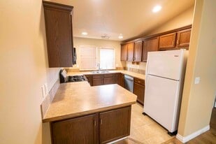 1300 SW Greeley St in College Place, WA - Building Photo