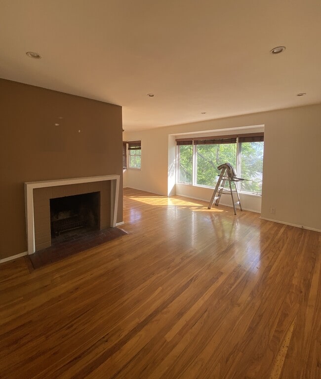 248 Mockingbird Ln, Unit 4