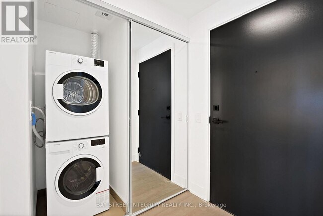 36 Olive Ave in Toronto, ON - Building Photo - Building Photo