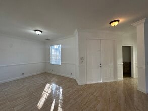 124 Canterbury Plz in Royal Palm Beach, FL - Building Photo - Building Photo