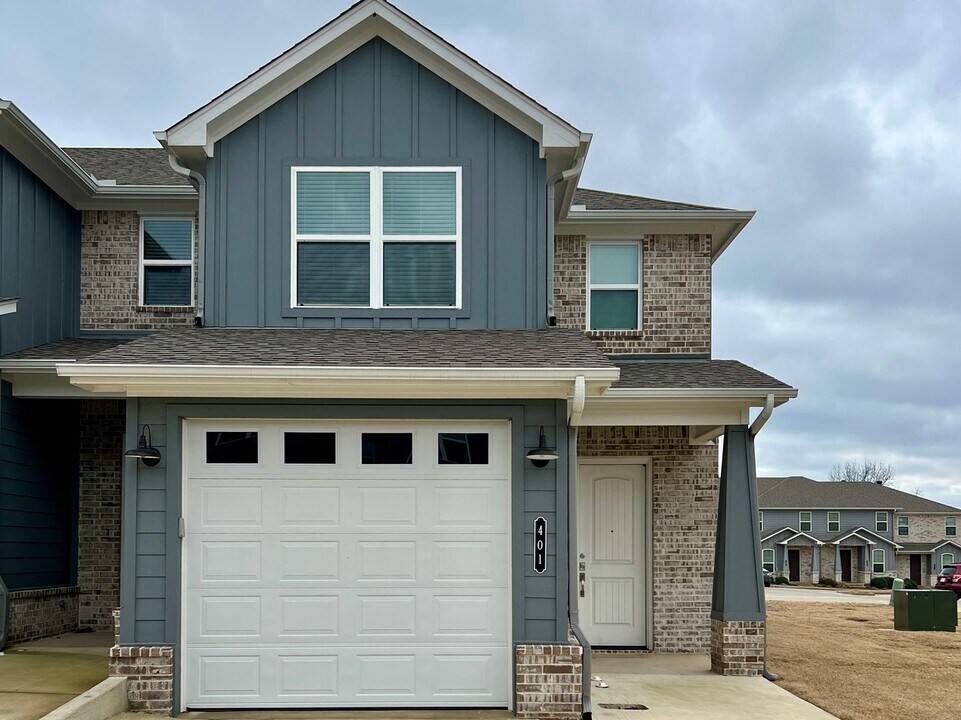 Aria Village in Whitehouse, TX - Building Photo