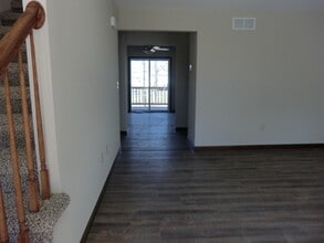 1409 Village Circle Dr in Glen Carbon, IL - Foto de edificio - Building Photo