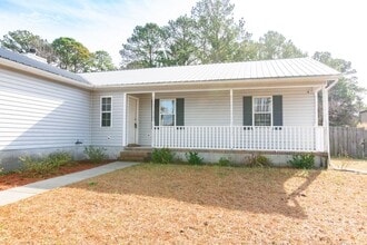 625 Queens Creek Rd in Hubert, NC - Building Photo - Building Photo