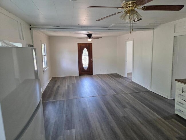 property at 224 E 8th St