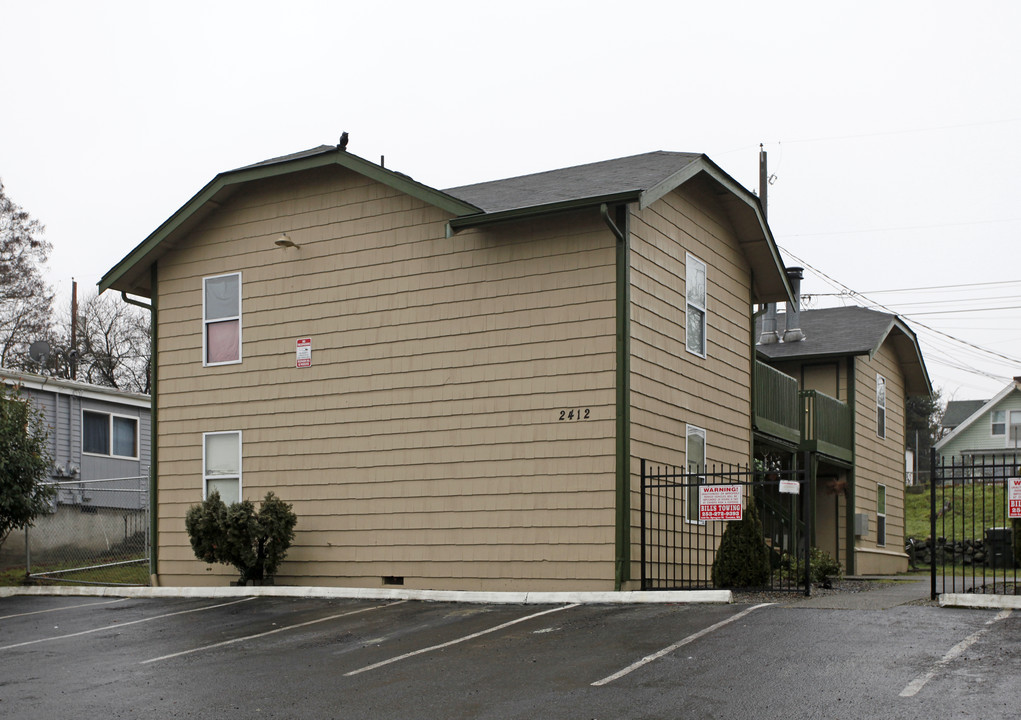 2412 S I St in Tacoma, WA - Foto de edificio