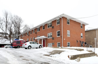 2620-2650 Caprice Ave NW in Canton, OH - Foto de edificio - Building Photo