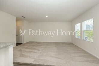 1058 Large Poppy Dr in La Vergne, TN - Building Photo - Building Photo