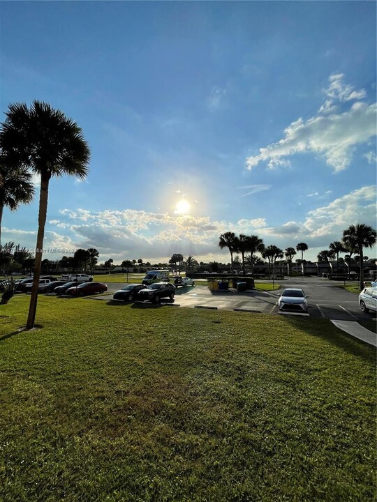 110 Lake Meryl Dr in West Palm Beach, FL - Foto de edificio