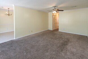 2225 Golf Rd SW in Huntsville, AL - Building Photo