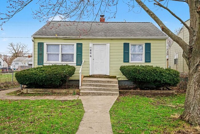 property at 806 S Albert Ave