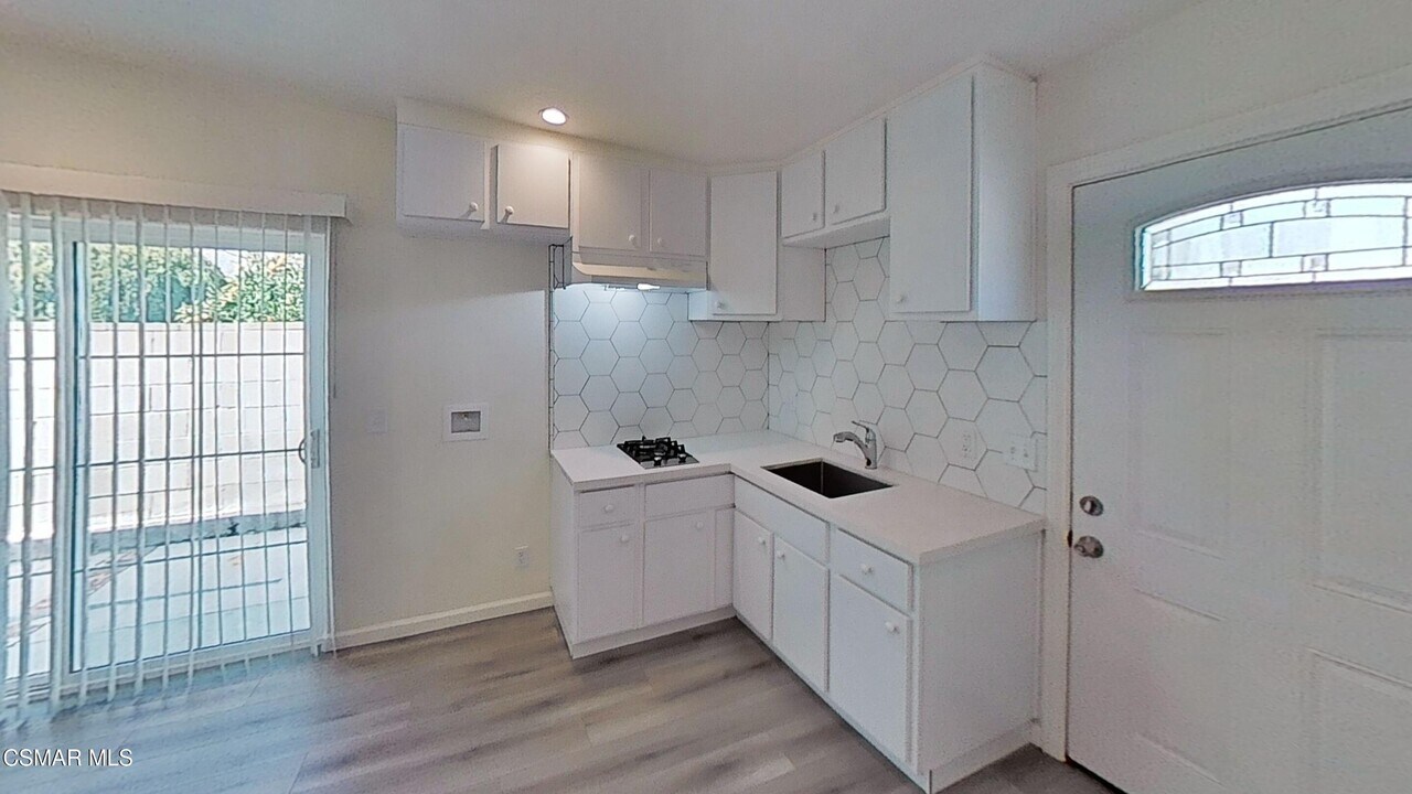1553 Yosemite Ave in Simi Valley, CA - Building Photo