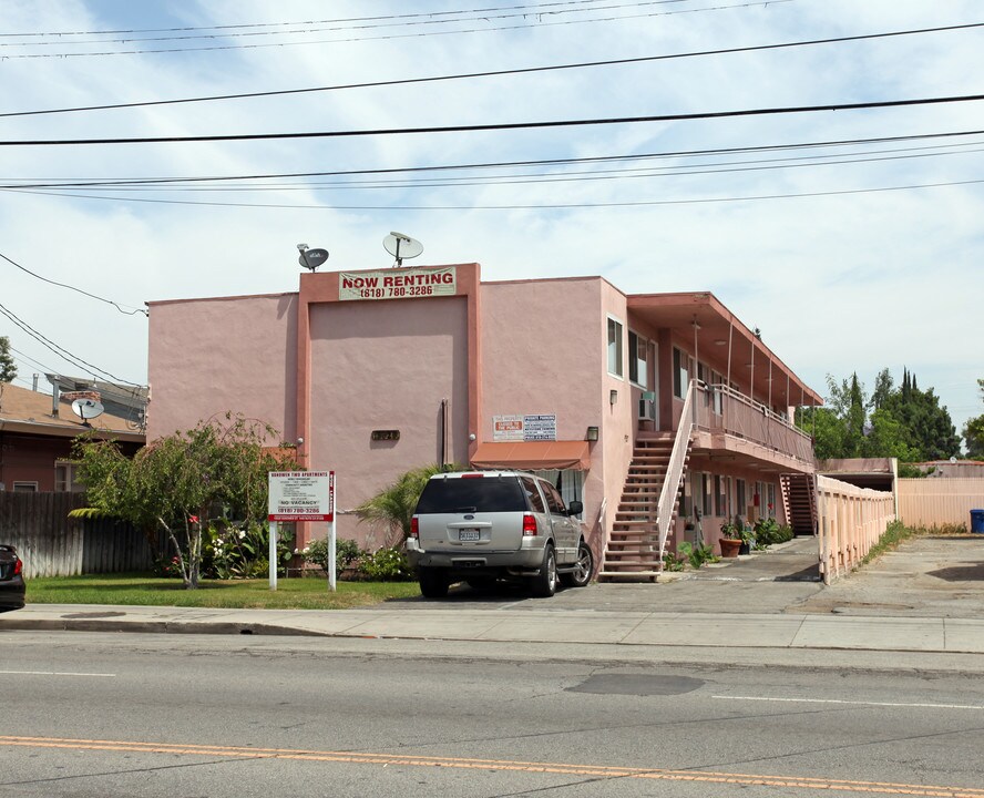 15929 Vanowen St in Van Nuys, CA - Building Photo