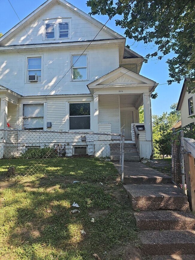 property at 606-608 W 9th St