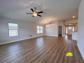 214 Baycliff Dr in Crestview, FL - Building Photo - Building Photo