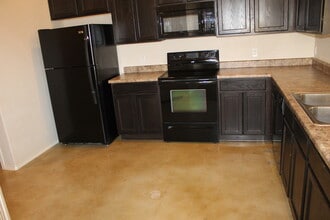 220 Anne Louise Dr, Unit 222 in New Braunfels, TX - Foto de edificio - Building Photo