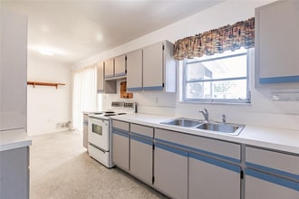 21307 Gladis Ave in Port Charlotte, FL - Foto de edificio - Building Photo