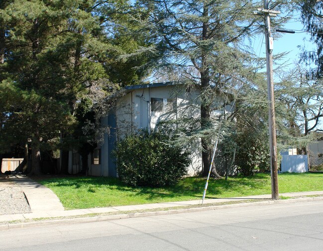 1230 McMinn in Santa Rosa, CA - Building Photo - Building Photo