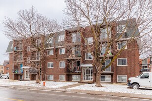 607 Ampère Av in Laval, QC - Building Photo