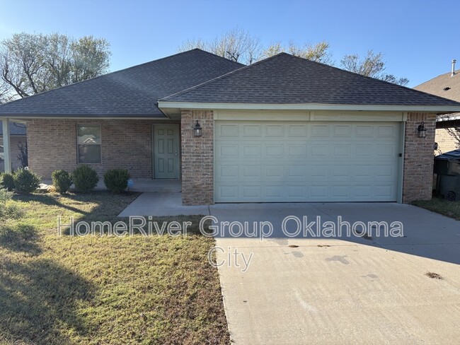 127 St Charles Way in Midwest City, OK - Building Photo - Building Photo