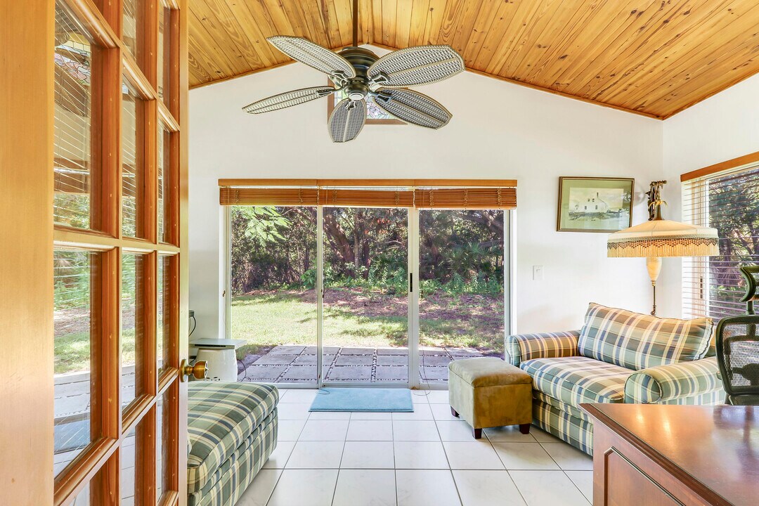 1329 Chippewa St in Jupiter, FL - Building Photo