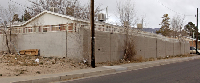 449 Charleston St SE in Albuquerque, NM - Foto de edificio - Building Photo