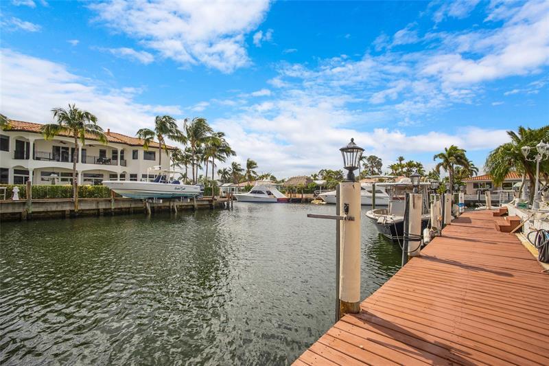 1311 NE 27th Way in Pompano Beach, FL - Foto de edificio