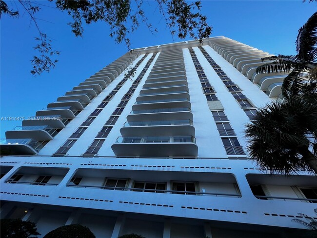 19707 Turnberry Way, Unit 4L in Aventura, FL - Foto de edificio - Building Photo