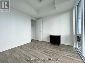 28 Wellesley St E in Toronto, ON - Building Photo - Building Photo