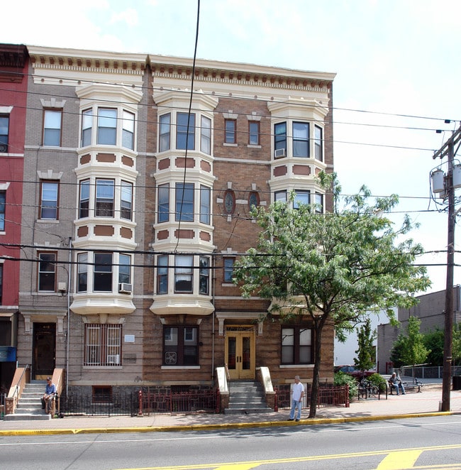 4108 Park Ave in Weehawken, NJ - Foto de edificio - Building Photo