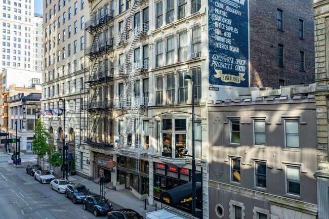 115 W 4th St in Cincinnati, OH - Foto de edificio - Building Photo