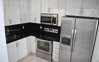 1776 Michigan Ave, Unit 200 in Miami Beach, FL - Foto de edificio - Building Photo