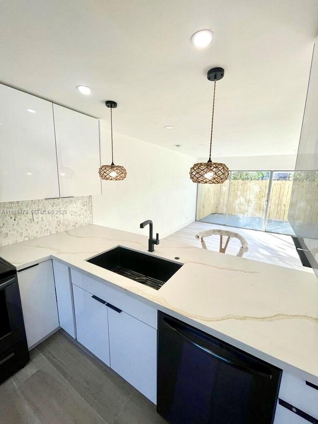 3201 NW 4th Terrace in Pompano Beach, FL - Building Photo - Building Photo