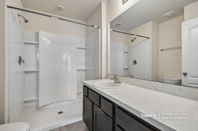 4038 Oak Mill Rd in Orange Park, FL - Foto de edificio - Building Photo