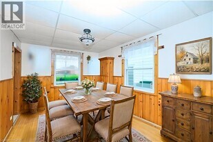 33 Merigold St in St Catharines, ON - Building Photo