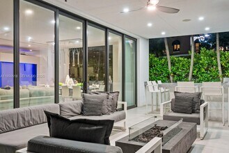 310 SE 11th Ave in Fort Lauderdale, FL - Building Photo - Building Photo