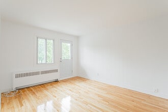 5900-5950 Rue Chambord in Montréal, QC - Building Photo - Building Photo