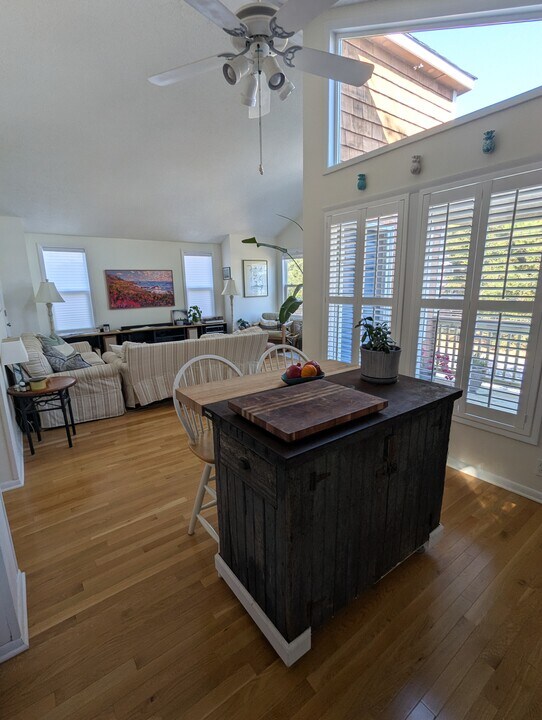 2036 Portsmouth St in Kill Devil Hills, NC - Building Photo