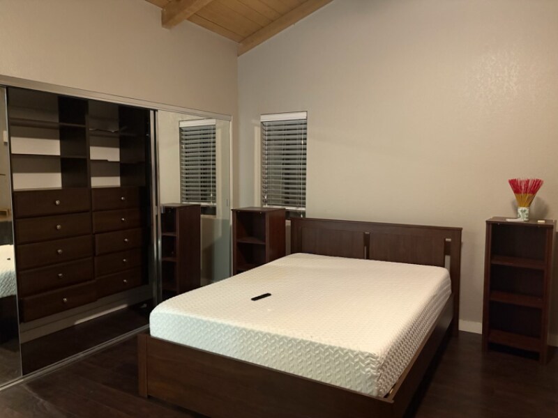 21372 Brookhurst St in Huntington Beach, CA - Building Photo
