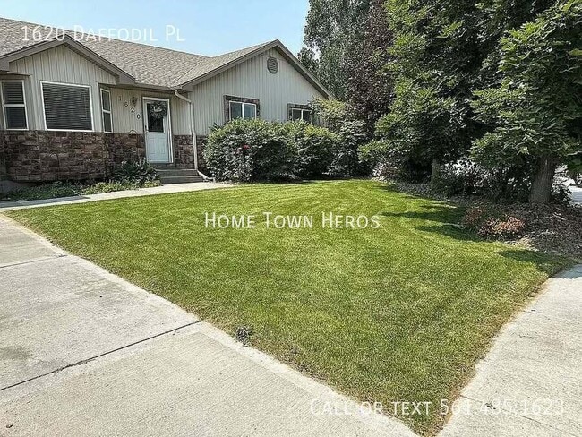 property at 1620 Daffodil Pl