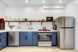 24 Hunter Ave in Newport, RI - Building Photo - Building Photo