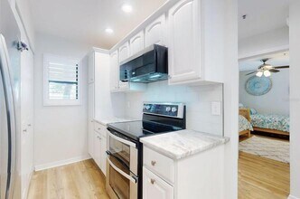 454 Bouchelle Dr, Unit 454 Bouchelle 202 in New Smyrna Beach, FL - Foto de edificio - Building Photo