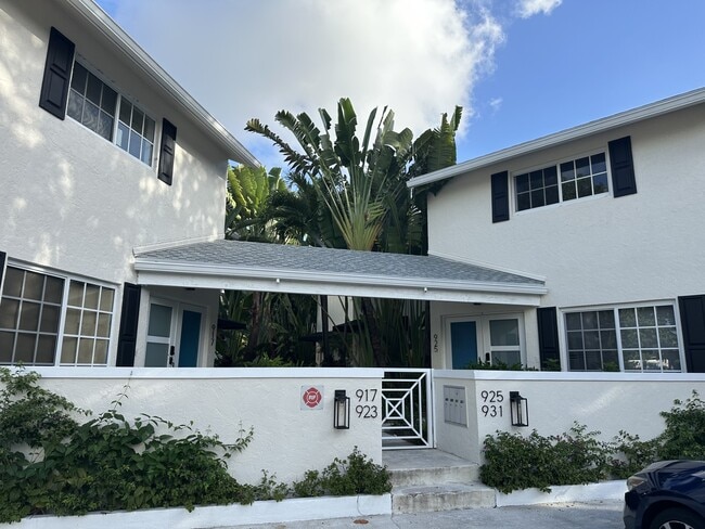 property at 921 SE 13th St