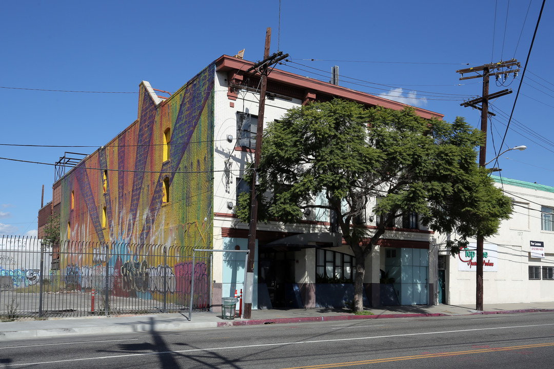 Las Americas Hotel in Los Angeles, CA - Building Photo