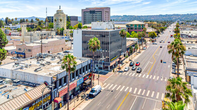 14111 Sylvan St in Van Nuys, CA - Building Photo - Building Photo