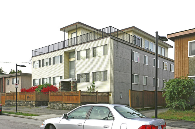 6675 Dow Ave in Burnaby, BC - Building Photo - Building Photo