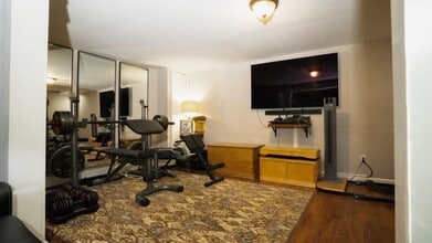 4 Galaxie Ln in Selden, NY - Building Photo - Building Photo